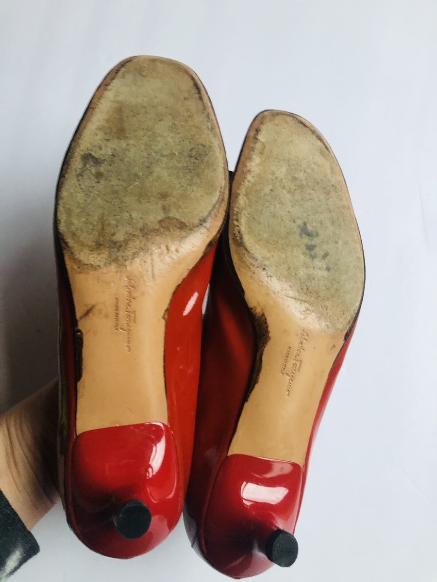 SALVATORE FERRAGAMO Red Leather Classic Gold Vara Bow Low