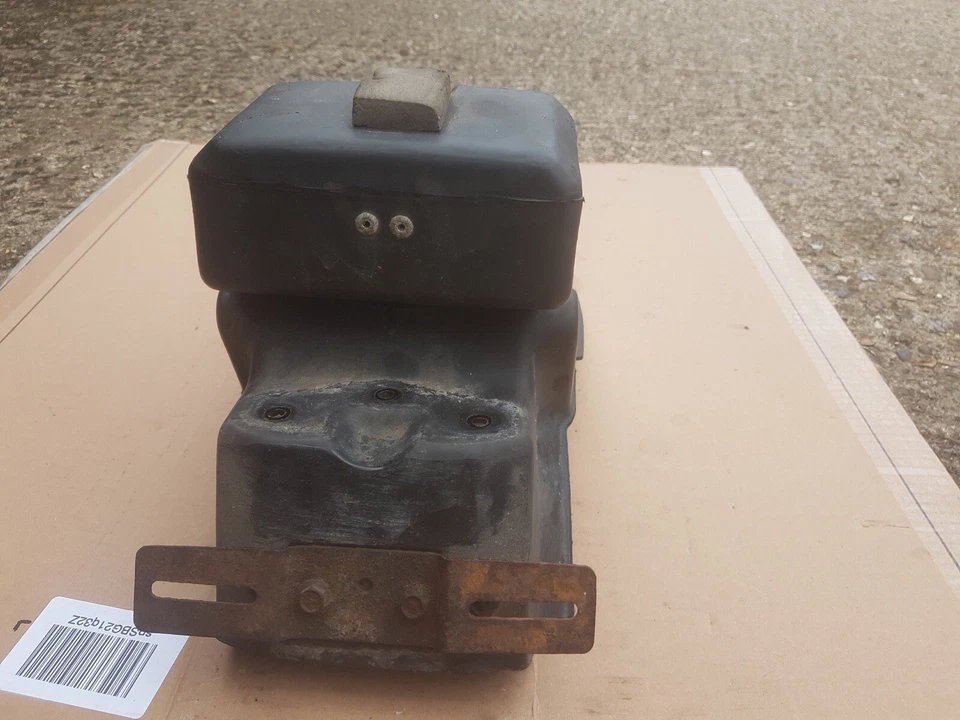 SUZUKI GS550ES GS 550 ES PROTECTOR DE BARRO TRASERO CAJA DE HERRAMIENTAS FABRICANTE DE EQUIPOS ORIGINALES Foto 4 de 4