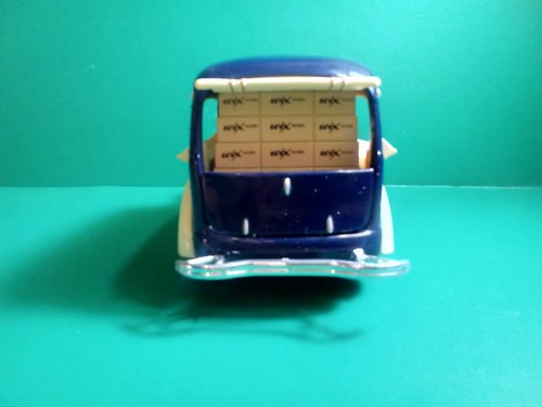 WIX 1939 CHEVROLET CANOPY PANEL & ERA DELIVERY VAN W/ BOX & COA BY FIRST GEAR - Picture 3 of 12