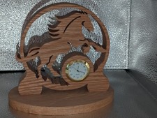 Orologio fatto a mano cavallo segato a rotolo in legno di quercia a cerchio