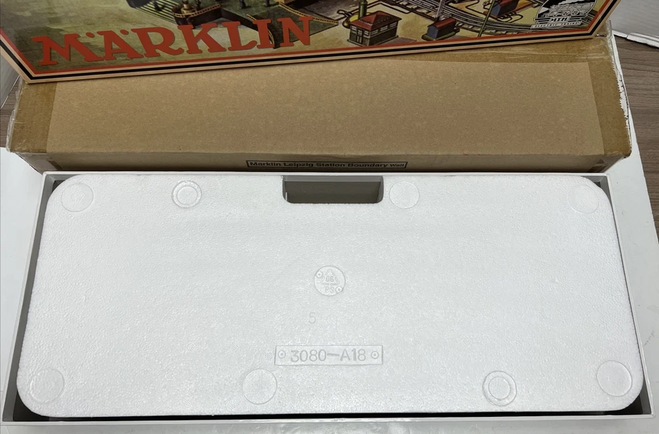 MTH 10-1031 MARKLIN #2036 LEIPZIG STATION ADD ON BOUNDARY WALL - BRAND NEW IN OB - Image 3 of 4