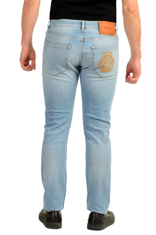 Jeans Versace masculino azul claro logotipo lavagem bordado perna reta EUA 32 IT 48 - Imagem 3 de 4