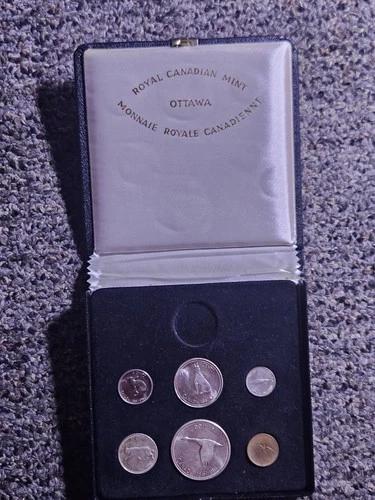1967 royal canadian mint set - Original box - Read info