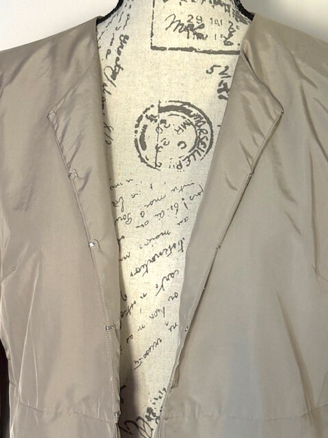 Joan Vaas Women Beige Trench Size Medium