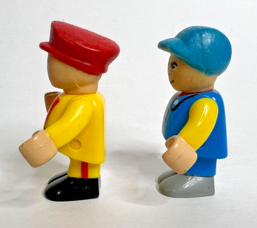 2 minifigure BRIO pompiere pompiere e direttore treno 2" Thomas & Friends - Foto 3 di 7