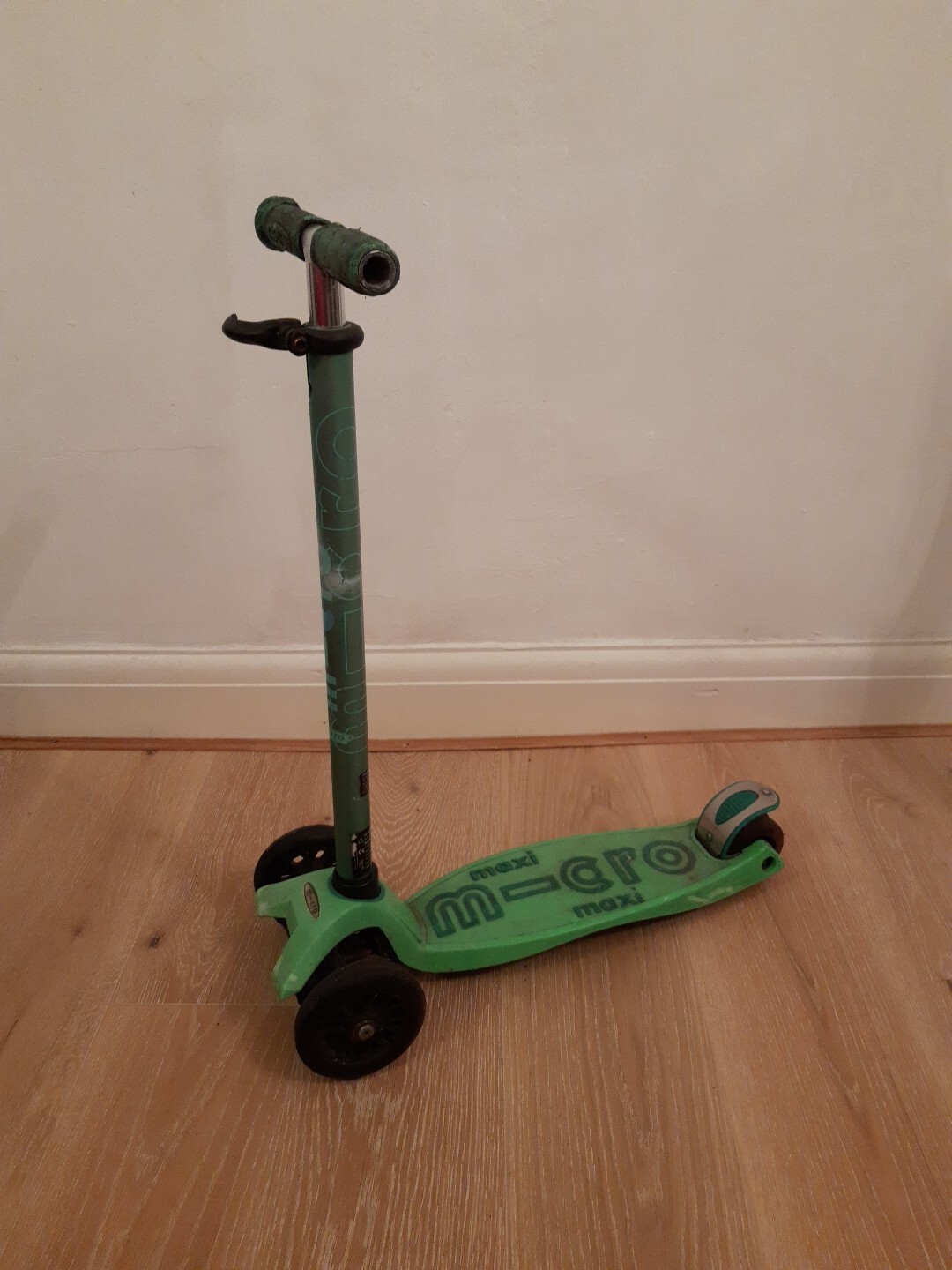 Maxi Micro Scooter Deluxe Altura Ajustable Todo Verde Niños Jugar Edad 5-12