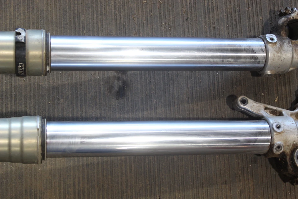 Amortiguadores horquillas suspensión delantera derecha izquierda KTM 450 SMR 2004 Foto 2 de 4