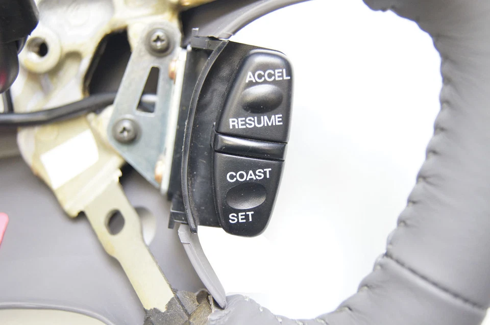 Volante Mazda 626 2000-2002 cuero gris con botones de control de crucero nuevo Foto 4 de 4