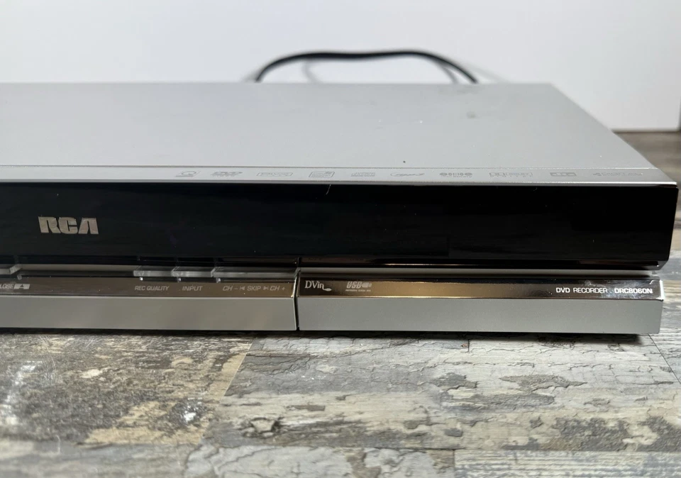 GRAVADOR DE DVD RCA-DRC8060N com cabos e controle remoto - Imagem 3 de 4