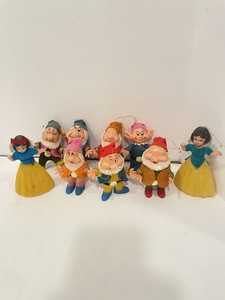 Vintage snow White seven dwarfs Christmas ornament Hong Kong Walt Disney 4.5 in