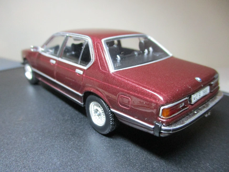 Minichamps 1/43 BMW 728i (E23) 1977-80 Burgundy Met. 80420390514 - Image 3 of 4