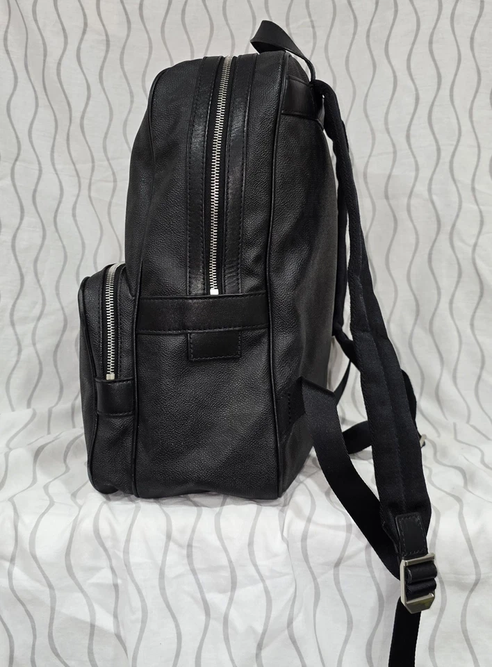 Mochila grande Michael Kors de cuero negro con bolsillos logotipo MK Foto 4 de 4