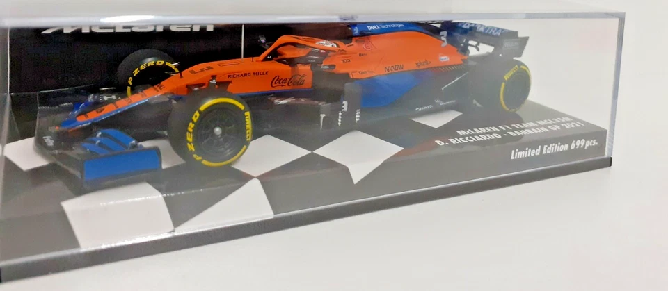 MODELLINO AUTO SCALA 1:43 F1 MINICHAMPS MCLAREN MCL35M RICCIARDO BAHRAIN GP 2021 - Immagine 3 di 4