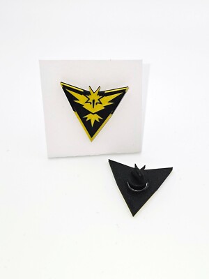 Pokemon Go Team Instinct Logo 3D Druck Pin Anstecker Geschenk Gamer Geek Fan Made in UK