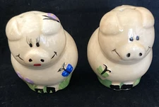 Vintage Salt and Pepper Pigs Shaker Country Ceramic Farm Barnyard Animal
