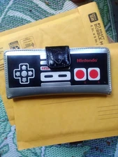 2010 Nintendo NES Retro Controller Wallet – Silver – Good Shape, Light Wear