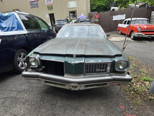 Tail Light Excluding Station Wgn 4 Door Vertical Bar Fits 75-76 CUTLASS 384984
