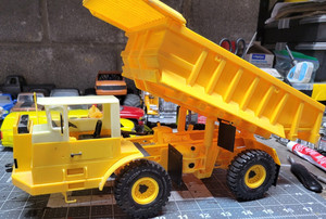 Yellow Black Plastic Dump Truck Construction Equipment Toy Model Vehicle