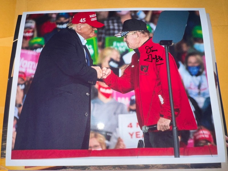 DAN GABLE signed IOWA OLYMPICS WRESTLING GOLD TRUMP Iowa 8x10 photo
