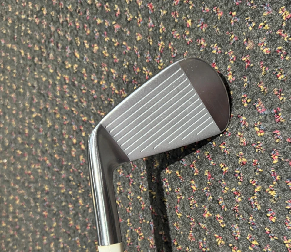Plancha Miura CB-2007 Driving 4 con diseño de grafito Tour AD-95 Stiff Flex 24 grados Foto 4 de 4