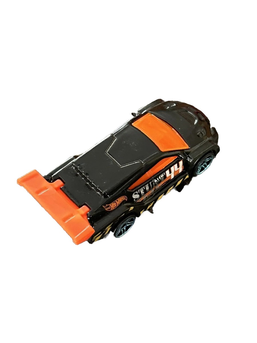 2012 Hot Wheels #44 Stunt Team Black/Orange 1:/64 NM/M - Racing