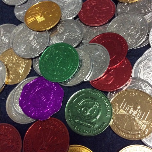 Mardi Gras Doubloons Lot ● 85 count ● Multi Colors ● - Picture 2 of 8