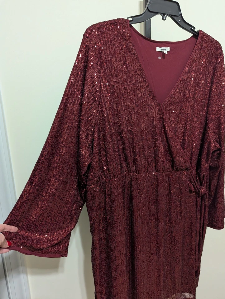 Vestido para mujer Maurices Plus borgoña lentejuelas imitación envoltura manga larga talla 4X Foto 3 de 4