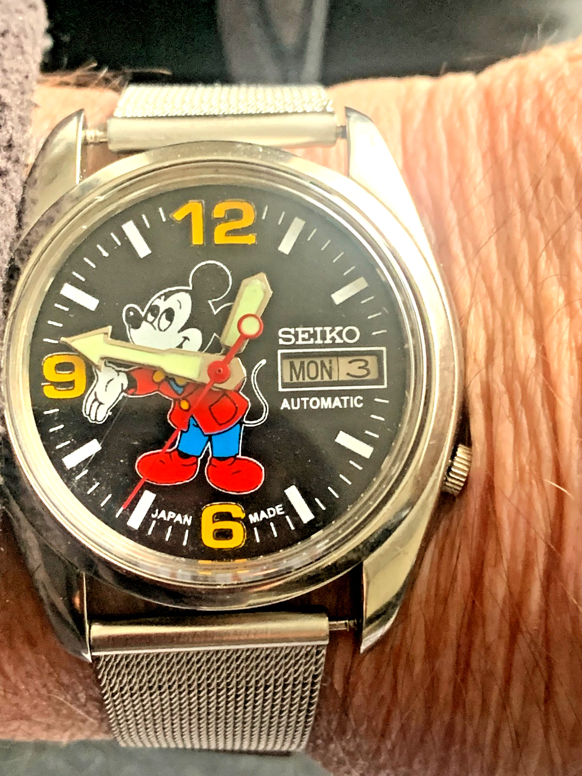 Automatic Mickey Day 5 Men's Seiko Mouse Japan Watch, Made Wrist /Date- Vintage - vintagewatches.pk