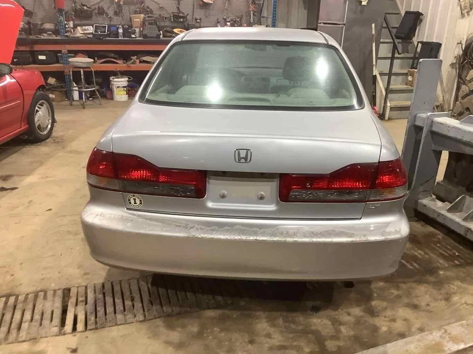 Used Deck Lid fits: 2002 Honda Accord Sdn w/o spoiler Grade A Foto 3 de 4