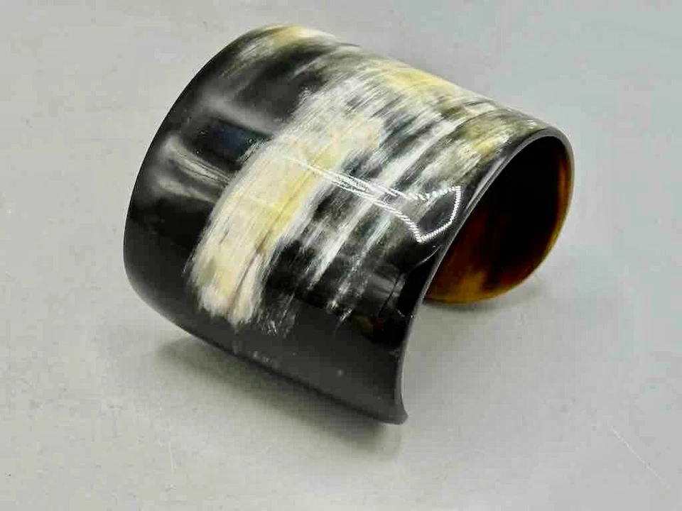 Pulseira de chifre de gado preta e creme tornozelo largo - Vietnã - Imagem 2 de 4