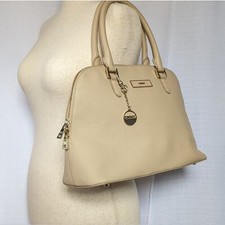 Bolso de mano de cuero saffiano DKNY beige