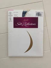 Hanes Silk Reflections Sheer Sandal Foot Non-Control Top Navy Size EF Style 715