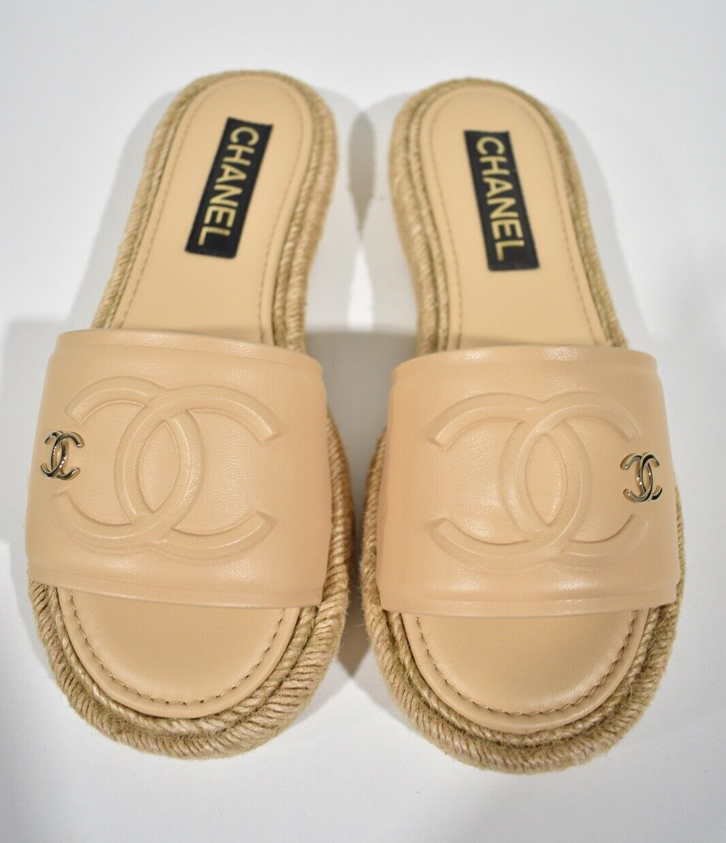 Chanel 23C Beige Lambskin Leather CC Logo Slide Sandal Slip Chanel 23C Beige Lambskin Leather CC Logo Slide Sandal Slip