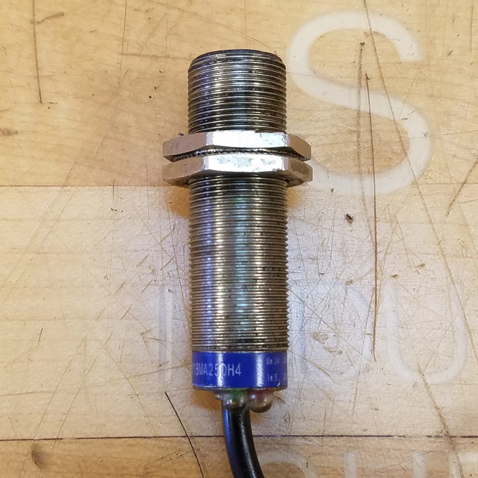 Telemecanique XS1 M18MA250H4 Inductive Proximity Sensor, 24-240V, 300mA - USED - Image 3 of 4