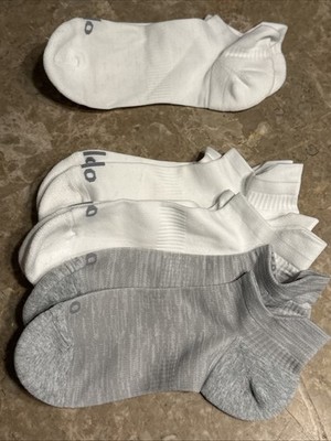3 PRS Alo Yoga PERFORMANCE Tab Sock Lot 2 WHITE & 1 GRAY plus BONUS Medium M