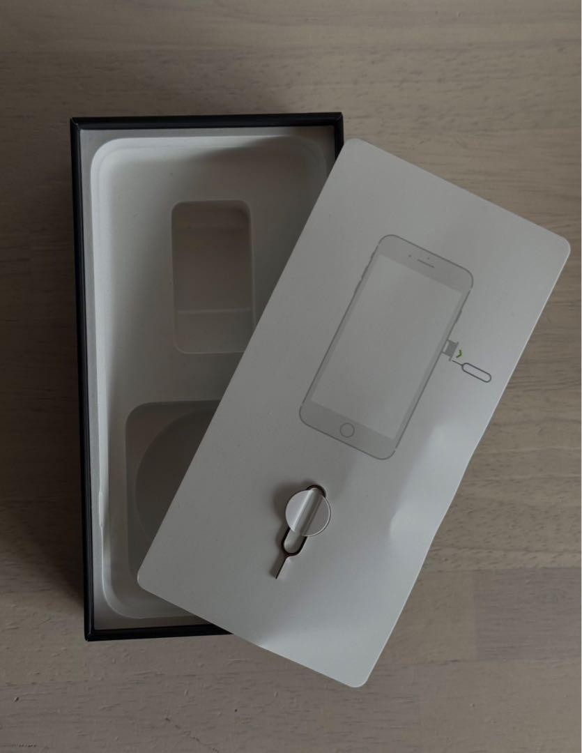 Apple iPhone 7 ブラック 本体 Apple iPhone 7ブラック本体 - メルカリ