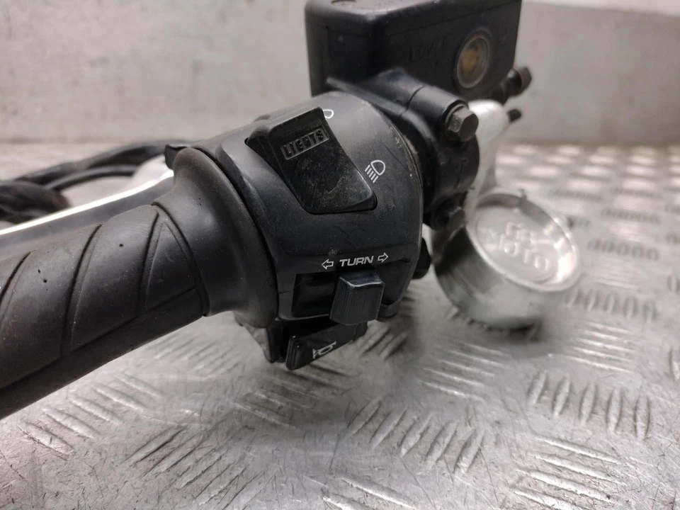 Honda CBR 1100 XX CBR 1100 XX 2001 Blackbird clip para mano izquierda Foto 3 de 4