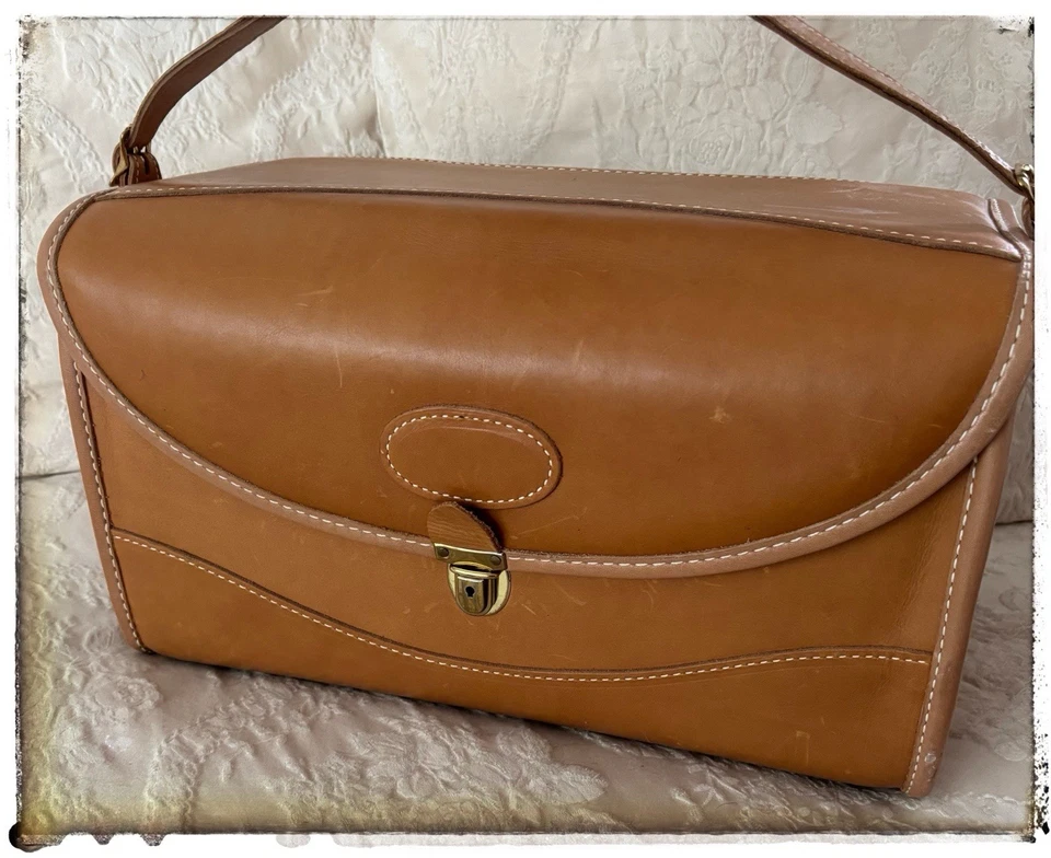 Vintage Vanity Train Case Leather Cosmetic Travel Luggage Inside Tray “NNT” RARE - Image 4 of 4