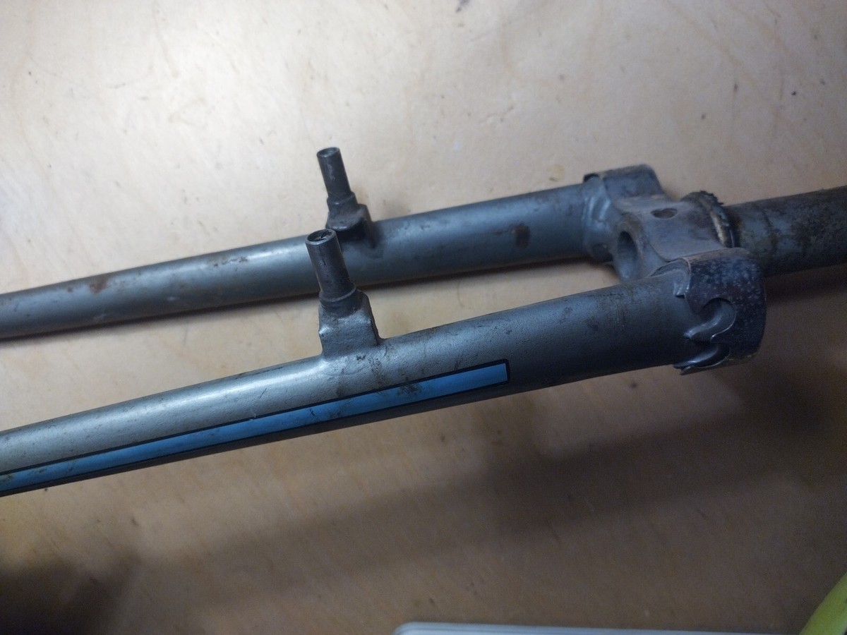 Fourche Vélo Peugeot Griffon Freins à tasseaux 700