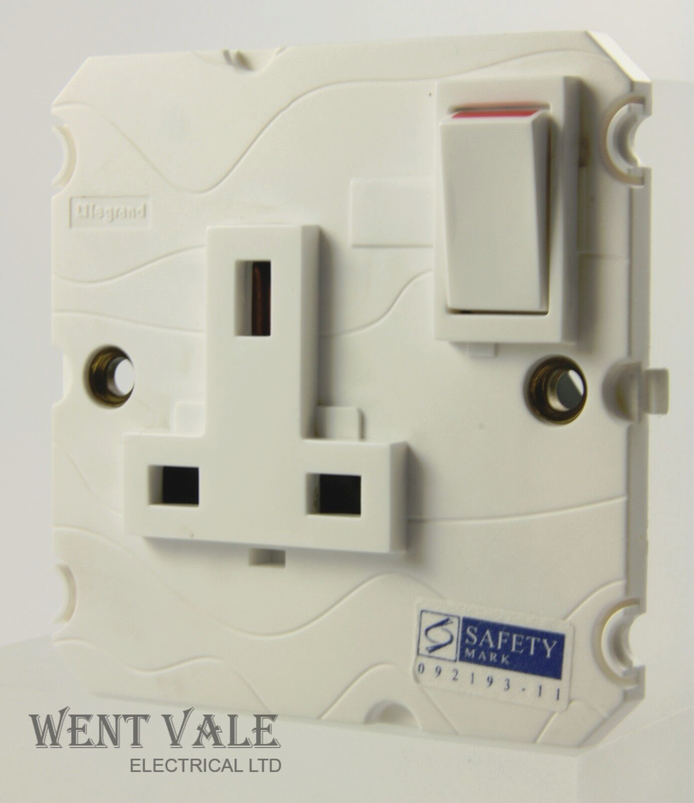 Legrand Arteor - 5721 47 - 13a 1 Gang Switched Socket Body New