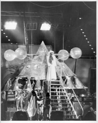George Clinton emerges from Mothership Parliament Funkadelic 1977 OLD PHOTO 3