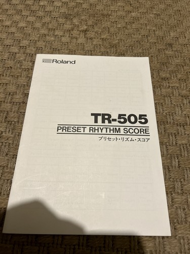 ROLAND TR-505 PRÉDÉFINI RHYTHM SCORE livre motifs manuels VINTAGE GEAR DEALER comme neuf - Photo 1/2