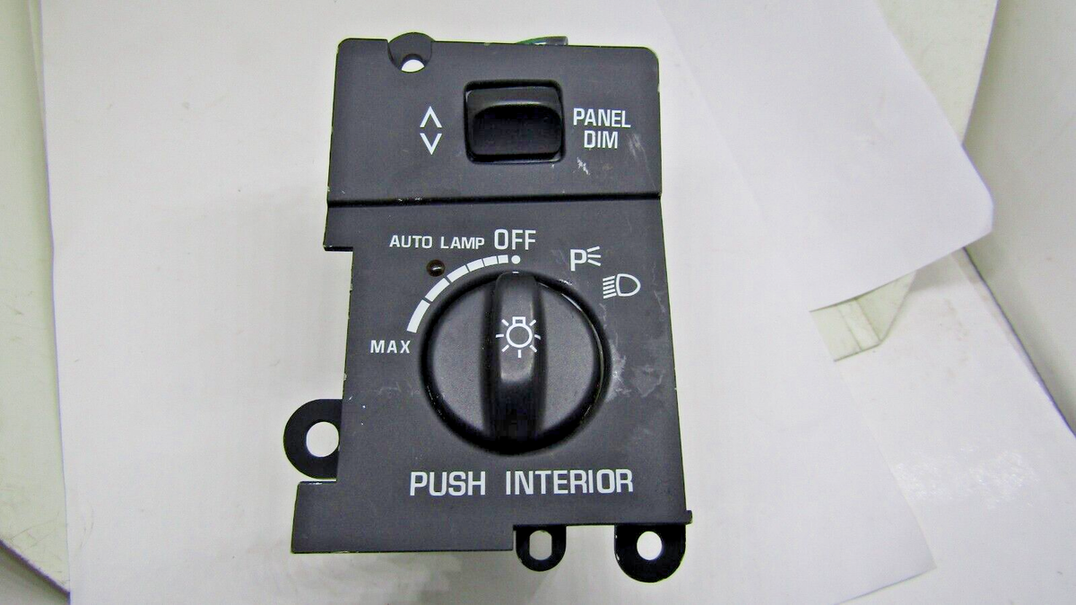 Standard DS-614 Headlight Switch 1995 1997 LINCOLN TOWN CAR