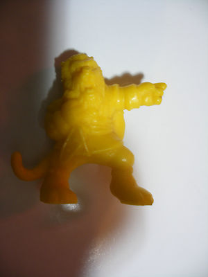 MATCHBOX Panini Monster In My Pocket Nr. 43 THE BEAST La Bete yellow gelb