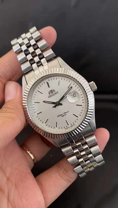 Rare Orient Standart Quartz UN9Z-C00 CA 690960 Silver Dial Date