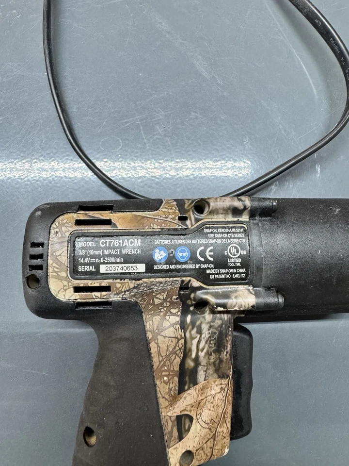 Batería y cargador de pistola eléctrica Snap-On 3/8" Drive Foto 2 de 3