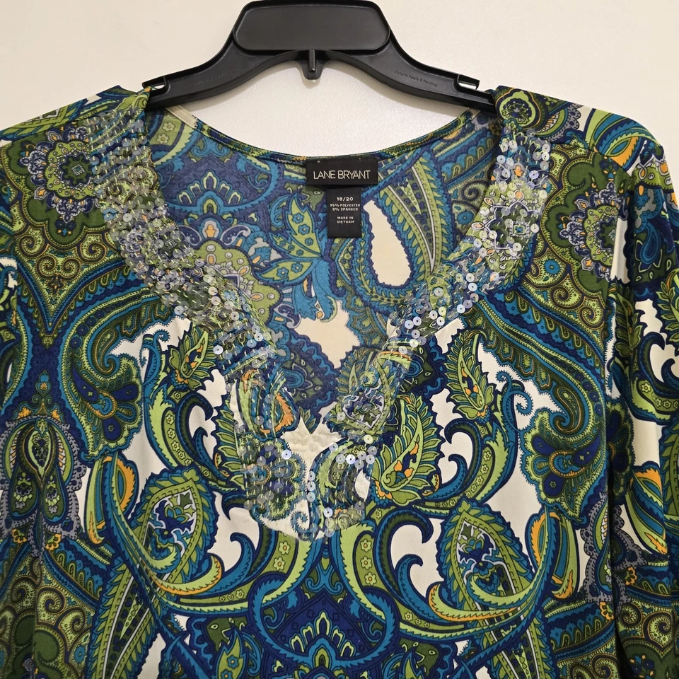 Túnica Lane Bryant VOLUP lantejoulas pavão entalhe pescoço - 18/20 - Imagem 2 de 4