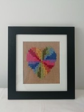 Gerahmter Regenbogen Herz Wandteppich 30x33cm