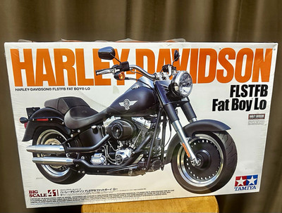 Tamiya 1:6 Harley-Davidson FLSTFB Fat Boy Lo Motorcycle Model Kit 16041