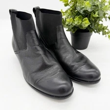 Munro Ana Black Leather Chelsea Boot Size 10.5 Minimalist Elastic Goring Round